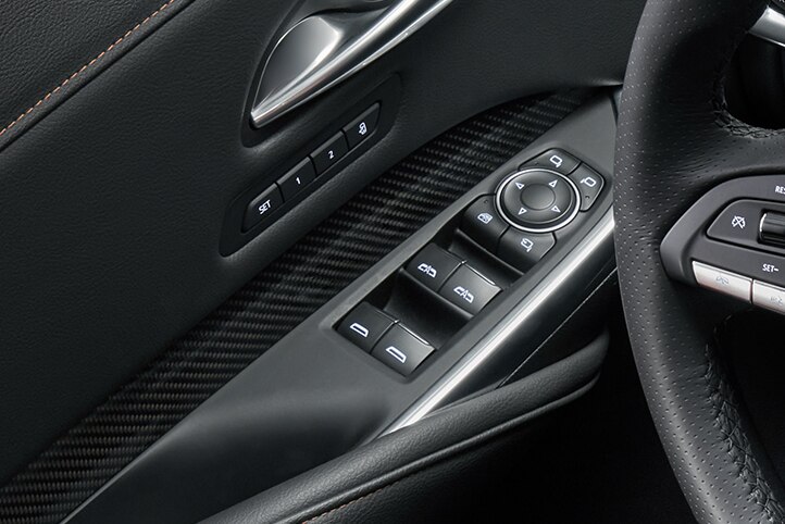 Lujosos insertos en fibra de carbono en el interior de tu SUV compacta, Cadillac XT4 2023