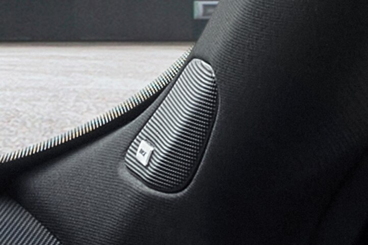 Sistema de audio AKG de hasta 13 bocinas en Cadillac XT4 2023